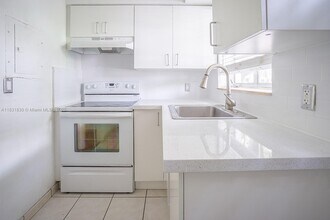 20 Alhambra Cir in Coral Gables, FL - Building Photo - Building Photo