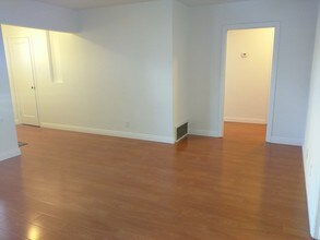 439 N Claremont St, Unit 2 in San Mateo, CA - Building Photo - Building Photo