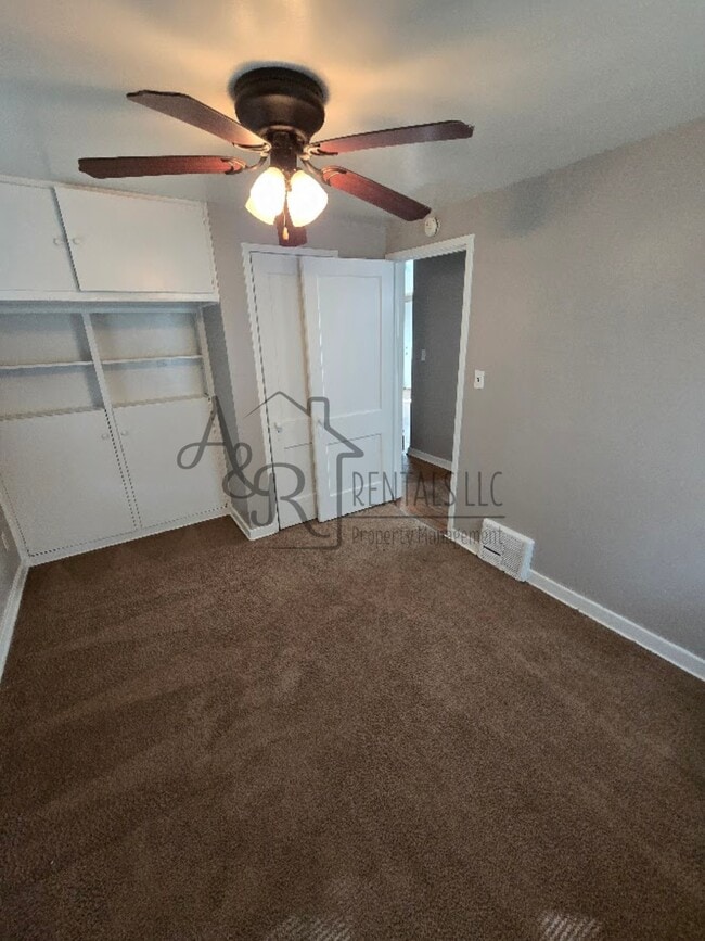 405 Fieldcrest Dr in Pittsburg, KS - Building Photo - Building Photo