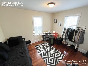 15 Sargent Ave, Unit 1 in Somerville, MA - Foto de edificio - Building Photo