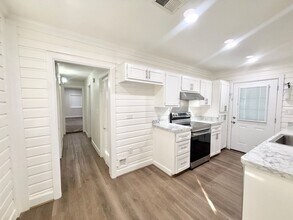 137 Laurel St in Lake Jackson, TX - Building Photo - Building Photo