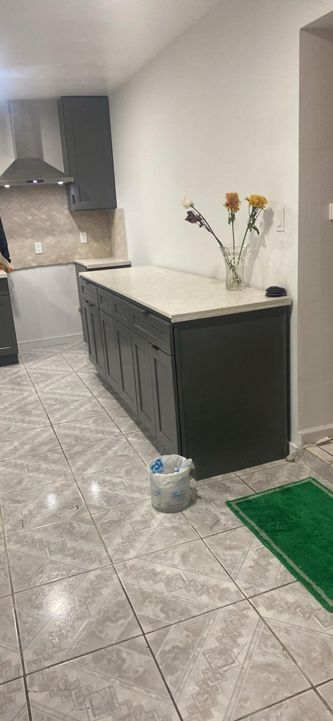 11057 Wright Rd in Lynwood, CA - Building Photo - Building Photo