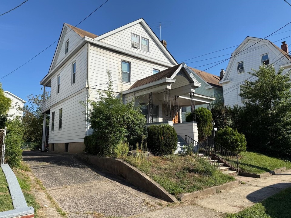 263-265-265 E 31st St in Paterson, NJ - Building Photo