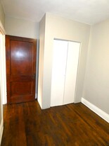 6354 W Melrose St, Unit 2nd floor W in Chicago, IL - Building Photo - Building Photo