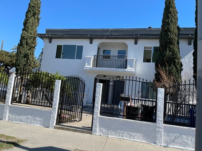 4606 S Normandie Ave, Unit Bottom 2