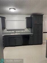 1922 SE West Dunbrooke Cir in Port St. Lucie, FL - Building Photo - Building Photo