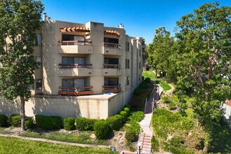 Lomas Del Cerro in San Diego, CA - Building Photo - Building Photo