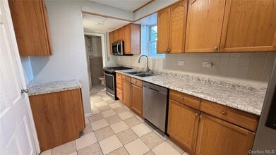 185 Weir St in Hempstead, NY - Building Photo - Building Photo