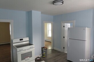 37 Buckley Hill Rd in Thompson, CT - Foto de edificio - Building Photo