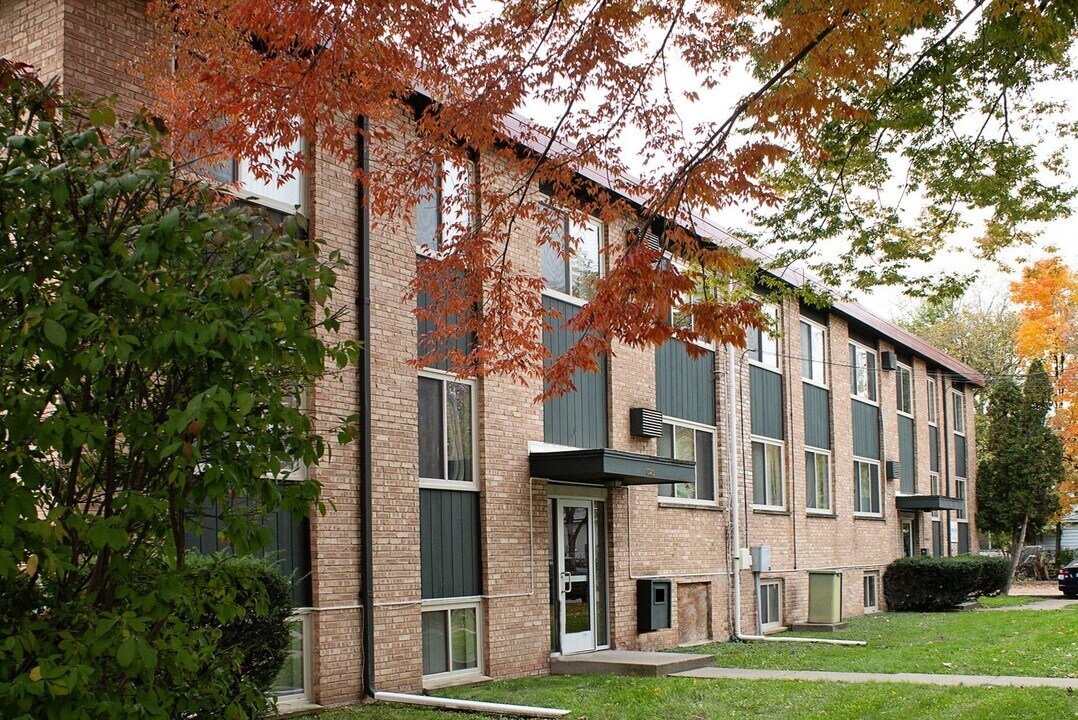 Green Oaks Apartments in Lansing, MI - Foto de edificio