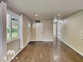 30548 5th Ave SW in Federal Way, WA - Building Photo - Building Photo