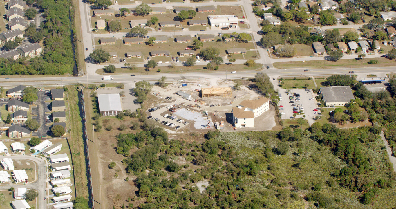 The Palms at University in Melbourne, FL - Building Photo