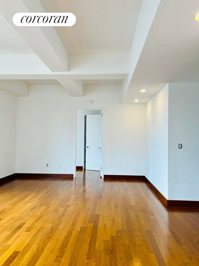 305 E 63rd St in New York, NY - Building Photo - Building Photo