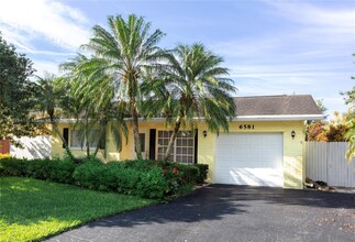 6581 NW 33rd Way in Fort Lauderdale, FL - Foto de edificio - Building Photo