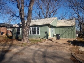 914 Jackson St in West Plains, MO - Building Photo