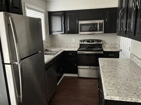 Charleston Square Townhomes in Johnson City, TN - Building Photo