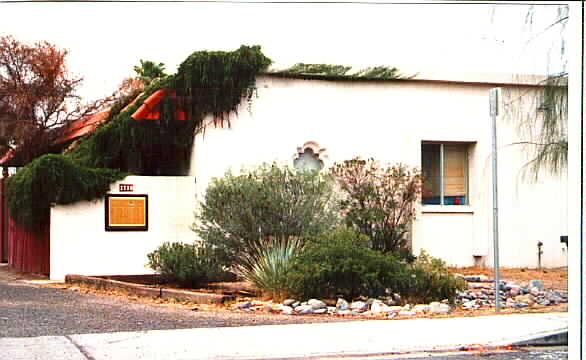 2710 E Marconi Ave in Phoenix, AZ - Foto de edificio - Building Photo