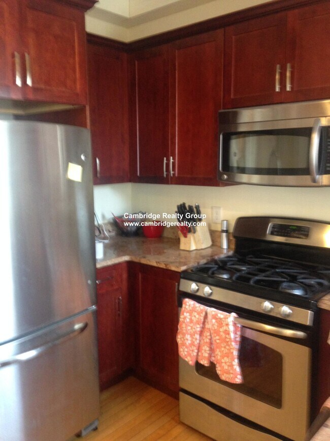 154 Magazine St, Unit 2B in Cambridge, MA - Foto de edificio - Building Photo