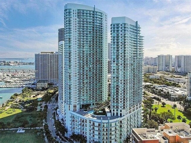 1900 Bayshore Dr in Miami, FL - Building Photo - Building Photo