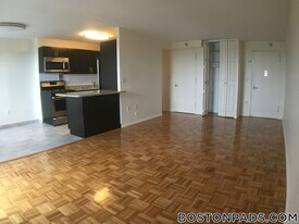 175 Freeman St, Unit 819 in Brookline, MA - Building Photo