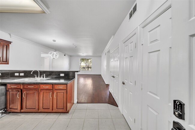 6633 W Sam Houston Pkwy S