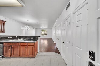 6633 W Sam Houston Pkwy S in Houston, TX - Building Photo - Building Photo