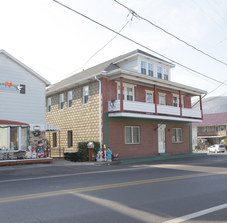 137 Main St in Shickshinny, PA - Building Photo