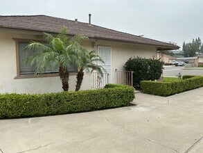 1004-1008 E Washington Ave in Orange, CA - Foto de edificio - Building Photo