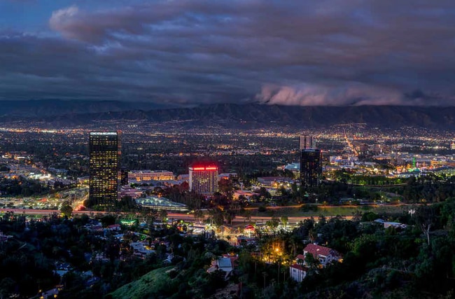Hollywood Hills, tree lined street, perfec... in Los Angeles, CA - Foto de edificio - Building Photo