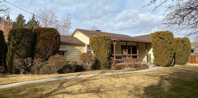 property at 3715 Warren Way