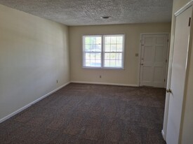 514 E. 5th Ave, Unit 5 in Kenbridge, VA - Building Photo