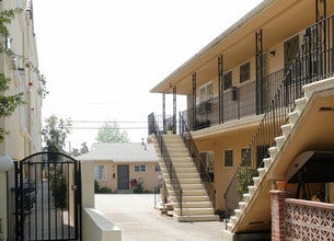 268 E Providencia Ave in Burbank, CA - Foto de edificio - Building Photo