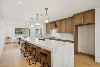 1611 Ridgehaven Dr in Austin, TX - Building Photo - Building Photo