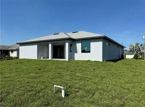916 Apple Ave in Lehigh Acres, FL - Building Photo - Building Photo
