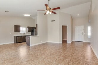 10235 W Medlock Dr in Glendale, AZ - Building Photo - Building Photo