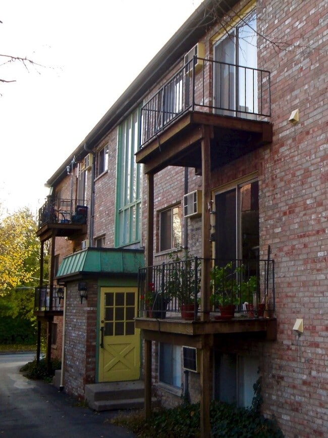 Ludlow 440 in Cincinnati, OH - Building Photo - Interior Photo