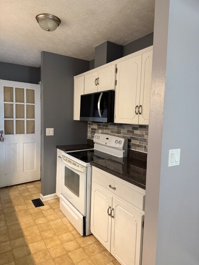 108 Mountain Breeze St in Anniston, AL - Building Photo - Building Photo