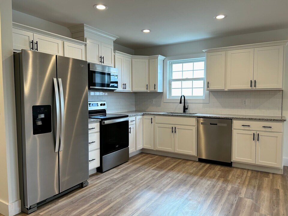 320-322 Winding Branch Dr in Berea, KY - Building Photo