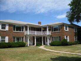 9320 W North Ave, Unit Upper in Wauwatosa, WI - Building Photo