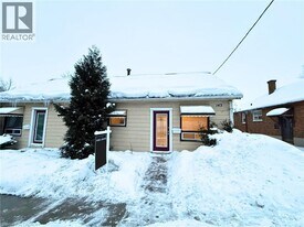 143 Mill St in Woodstock, ON - Building Photo