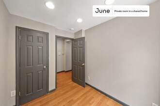 Room in Shared 3 bed/1 bath home in New York, NY - Building Photo - Building Photo