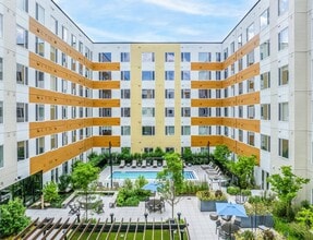 Maxwell in Everett, MA - Foto de edificio - Building Photo