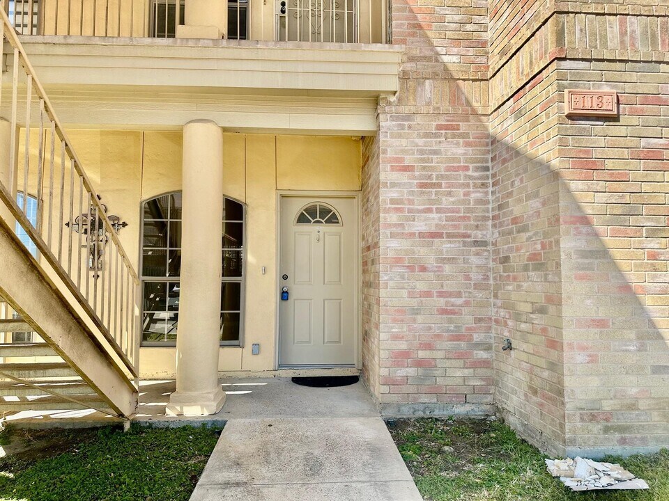 9903 Crystal Ct in Laredo, TX - Building Photo