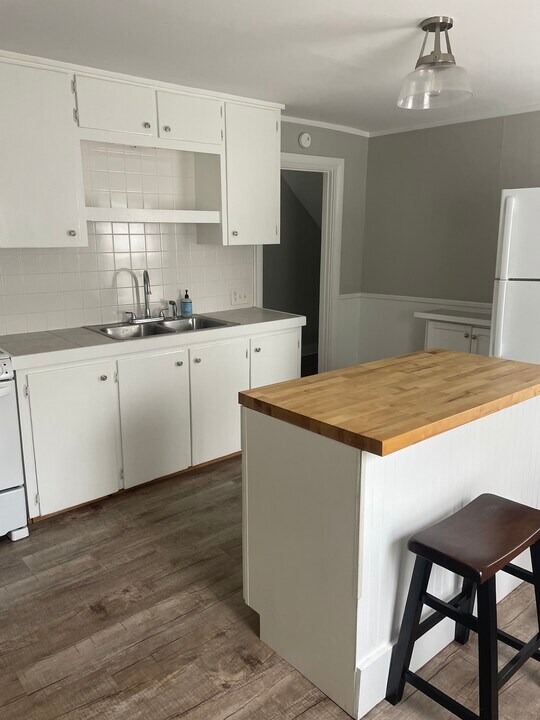 277 Lisbon St, Unit 277 Lisbon street apt.C in Lisbon, ME - Building Photo