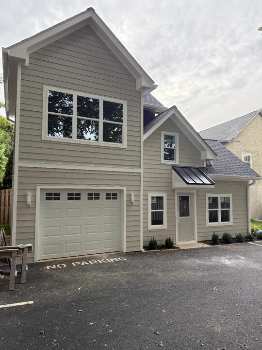 222 E King St in Malvern, PA - Building Photo