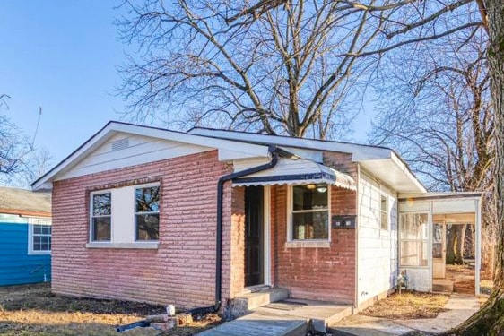 property at 1367 W Pruitt St