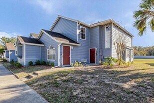 203 Coco Plum Dr, Unit 11 in Davenport, FL - Building Photo