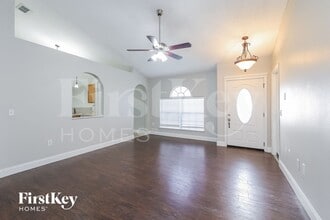 2316 Whispering Trails Pl in Winter Haven, FL - Foto de edificio - Building Photo