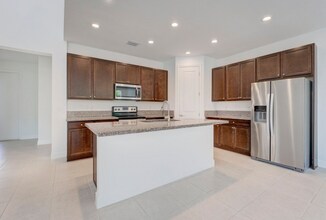 9075 Kingsmoor Wy in Wellington, FL - Building Photo - Building Photo