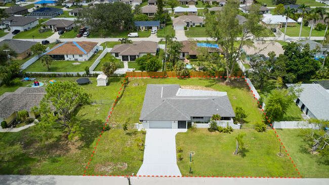 1408 SW 5th Ave in Cape Coral, FL - Foto de edificio - Building Photo